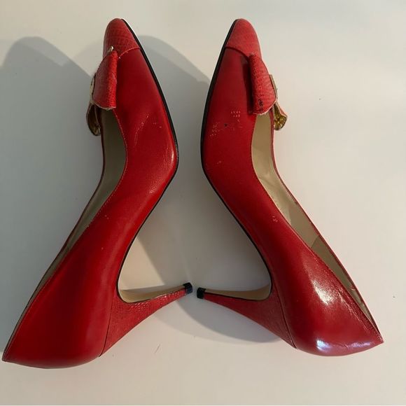 Vintage Red Pumps With Bows, Made In Spain, Embossed Leather, Gold Elements - Picture 14 of 16